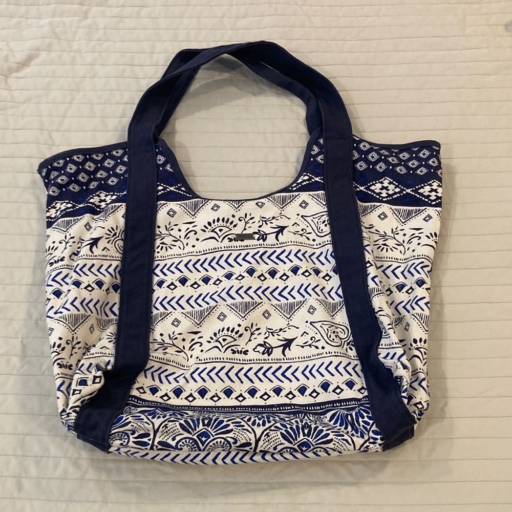 Roxy Blue And White Patterned Tote Bag - image 1
